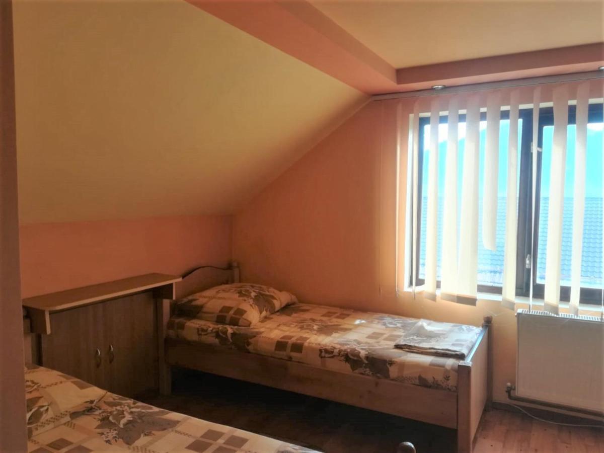 Casa Cozorici Hotell Sadova  Eksteriør bilde